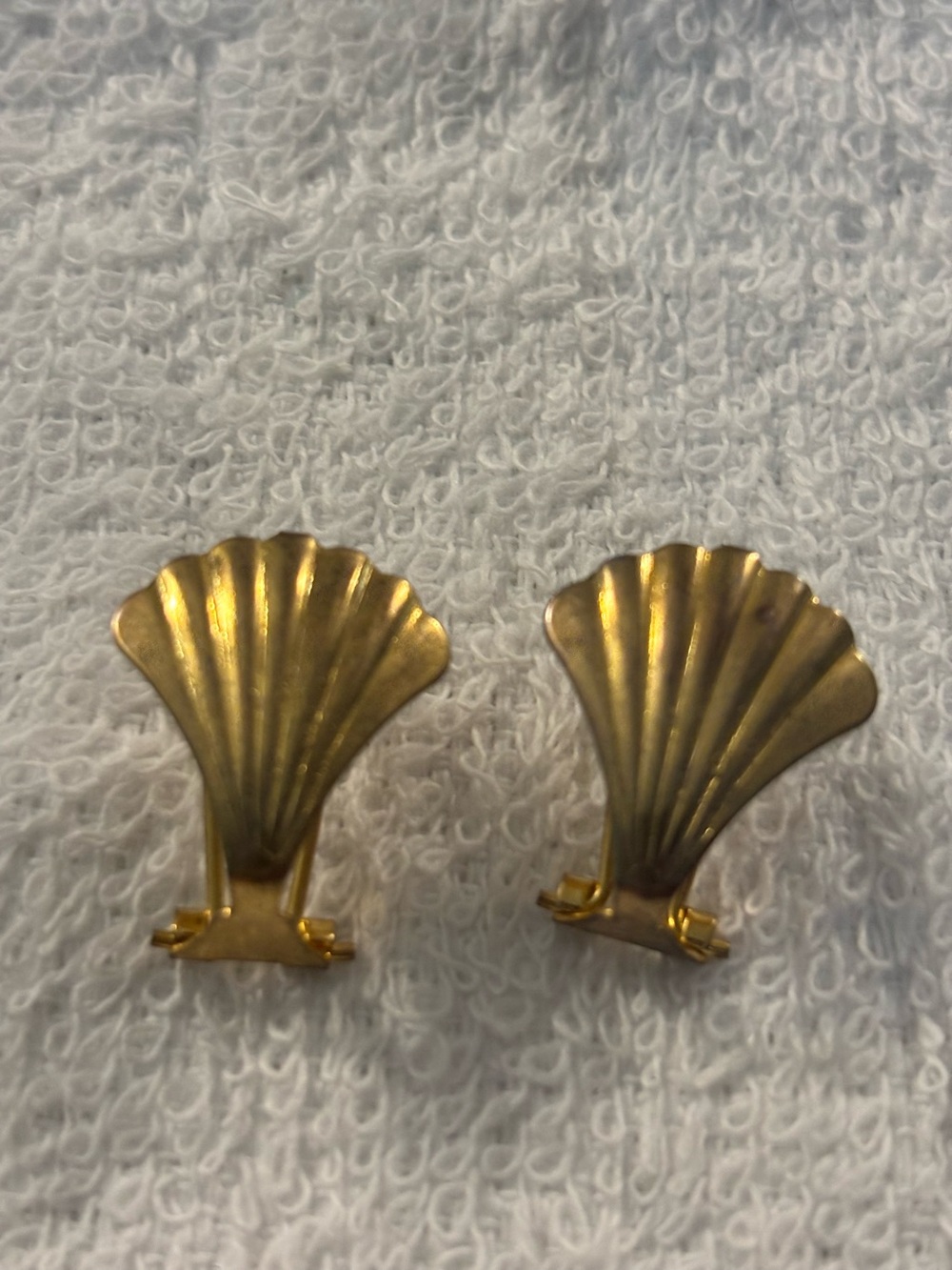Vintage Gold Tone Scallop Shell Earrings